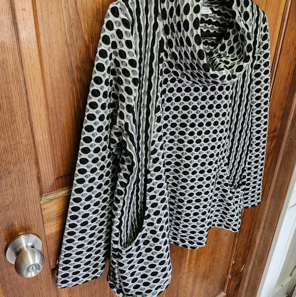 Stylish Komil Black and Gray Polka Dot Women's Top. Size L - Picture 2 of 5